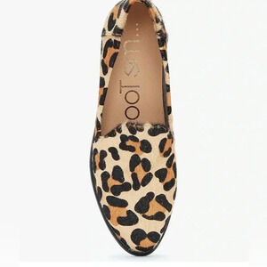 Me TOO Cambrie Tan Black Jaguar Haircalf size 6 no signs of wear flats